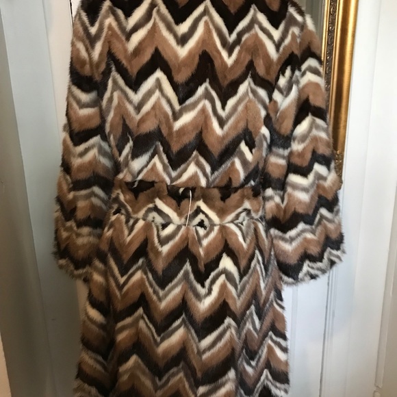 Gorgeous Zigzag Authentic Mink Coat - Picture 4 of 6